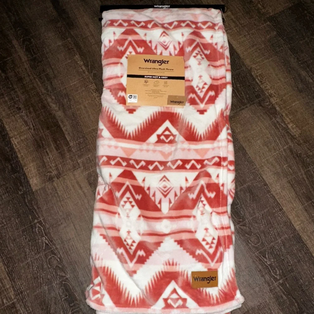 NEW Wrangler Aztec Geometric Oversized Plush Throw Blanket 60”x70”